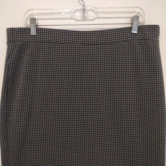 Loft - Houndstooth Pencil Skirt - Picture 2 of 10
